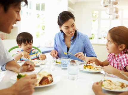Sunquick customer image - family around table
