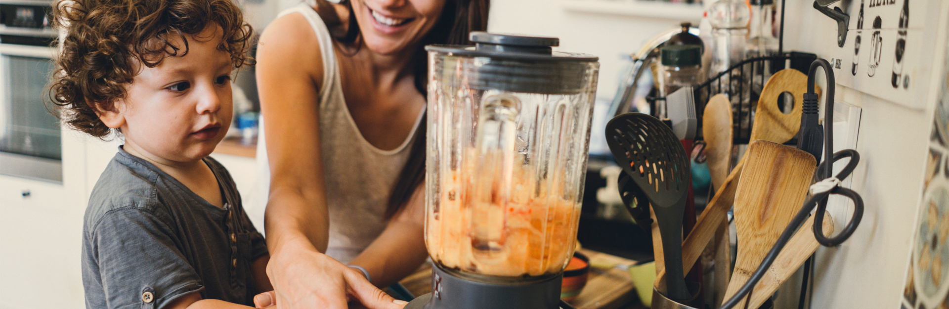 Sunquick customer image - mother mixing juice
