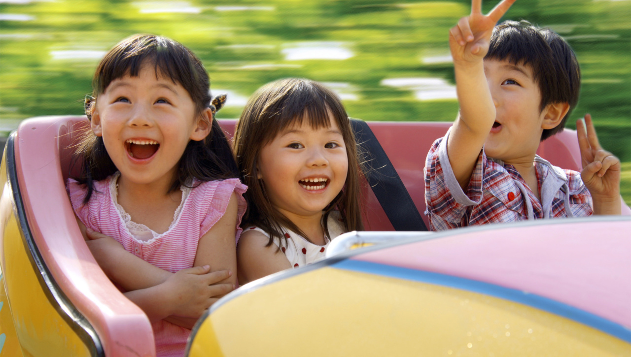 Sunquick customer image - kids riding rollercoaster