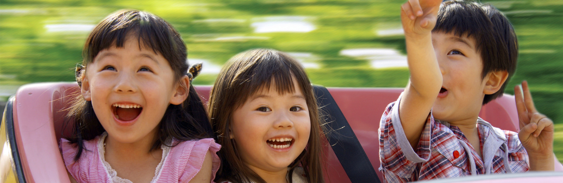Sunquick customer image - kids riding rollercoaster