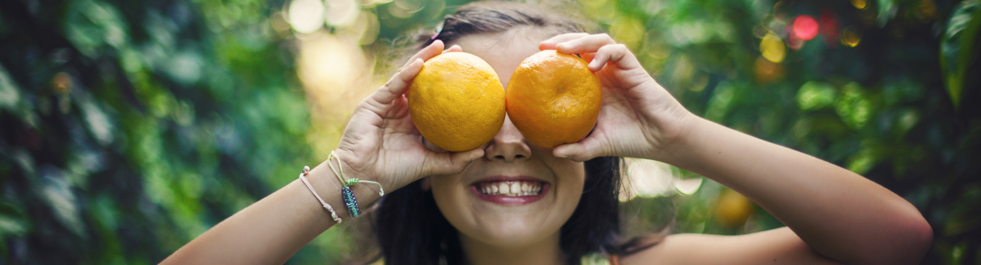 Sunquick consumer image - girl with oranges